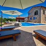 Relax House Surrounded By Olives And Vineyard