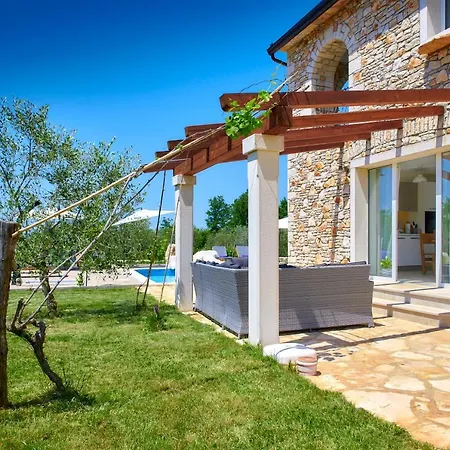 Relax House Surrounded By Olives And Vineyard Stifanići