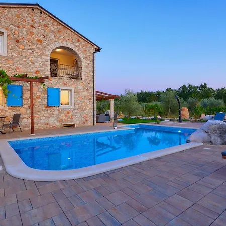 Relax House Surrounded By Olives And Vineyard Stifanići