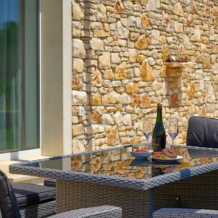 Villa Relax House Surrounded By Olives And Vineyard Stifanici