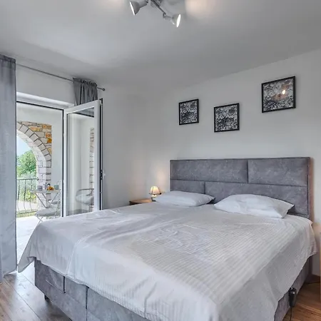 Relax House Surrounded By Olives And Vineyard Stifanici