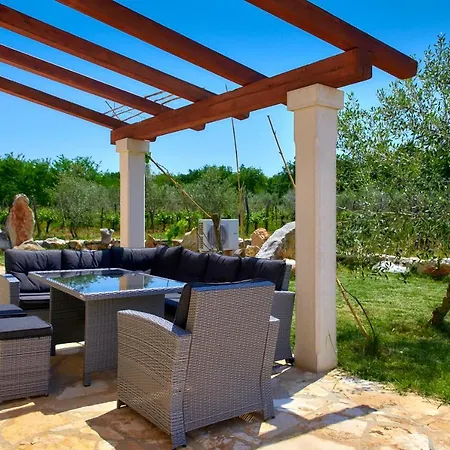 Villa Relax House Surrounded By Olives And Vineyard Stifanici