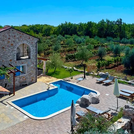 Villa Relax House Surrounded By Olives And Vineyard Stifanici
